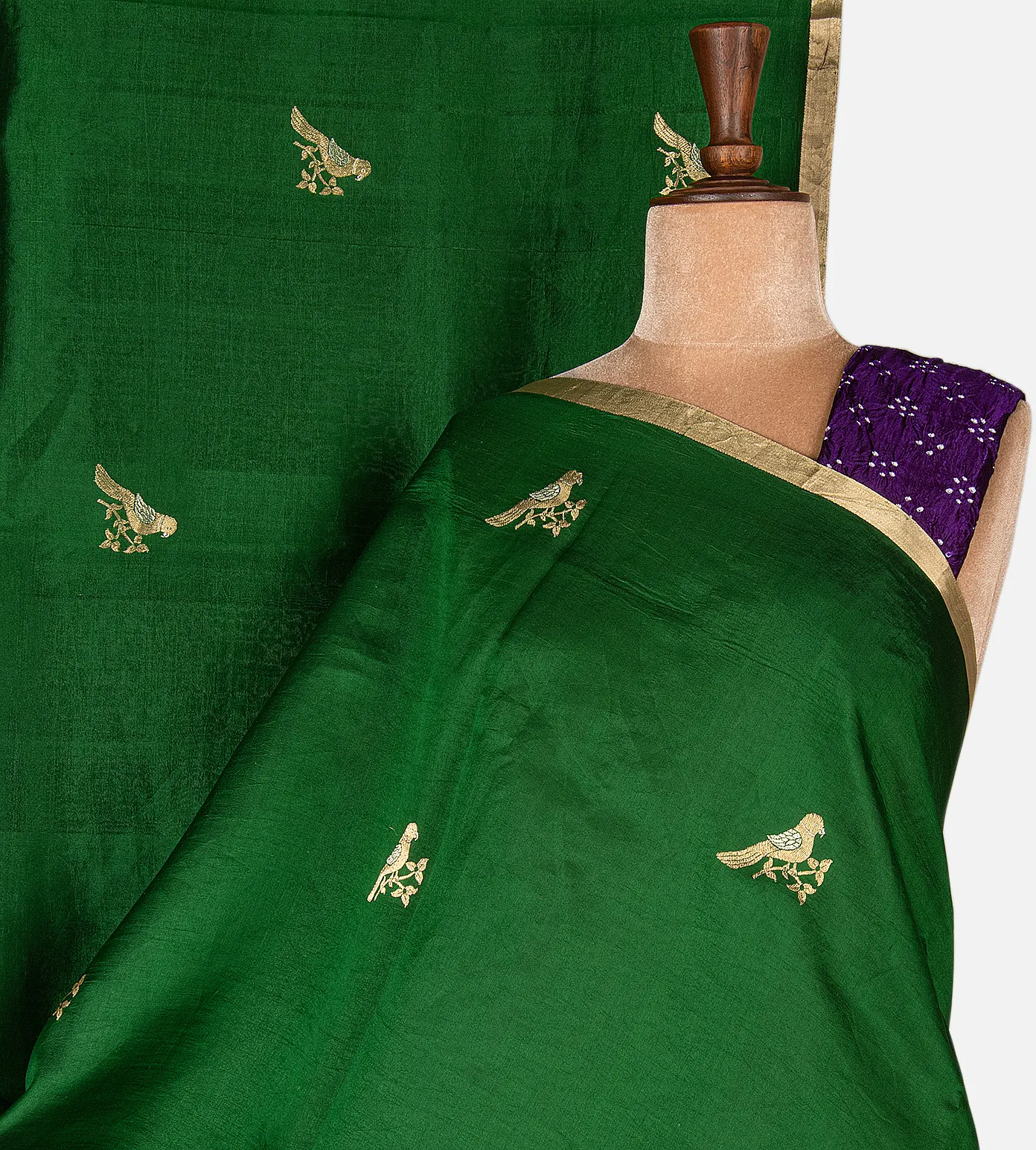 What to Wear? Top 5 Sarees for your Romantic Night Out-5