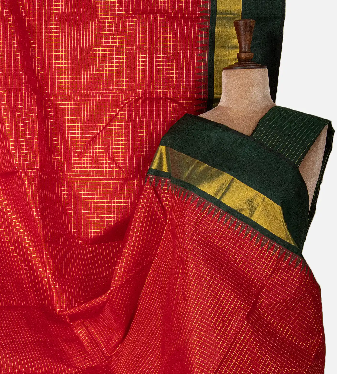 7 Timeless Kanchipuram Sarees to Gift Close Family This Wedding Season-2