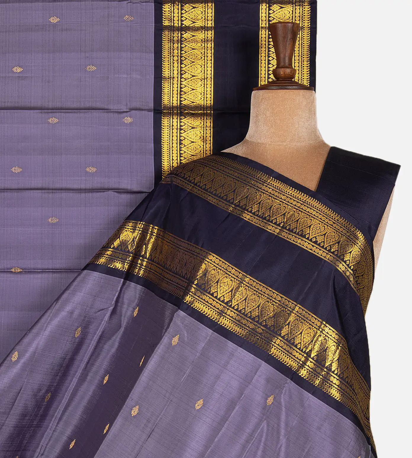 7 Timeless Kanchipuram Sarees to Gift Close Family This Wedding Season-3