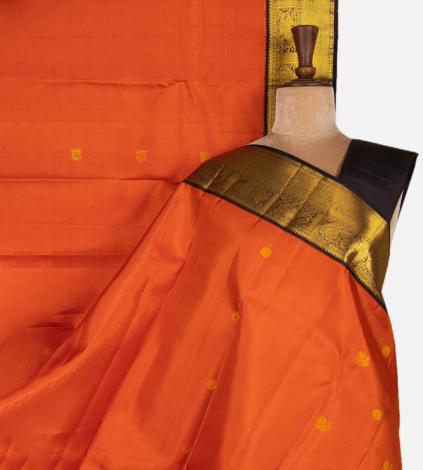 7 Timeless Kanchipuram Sarees to Gift Close Family This Wedding Season-6