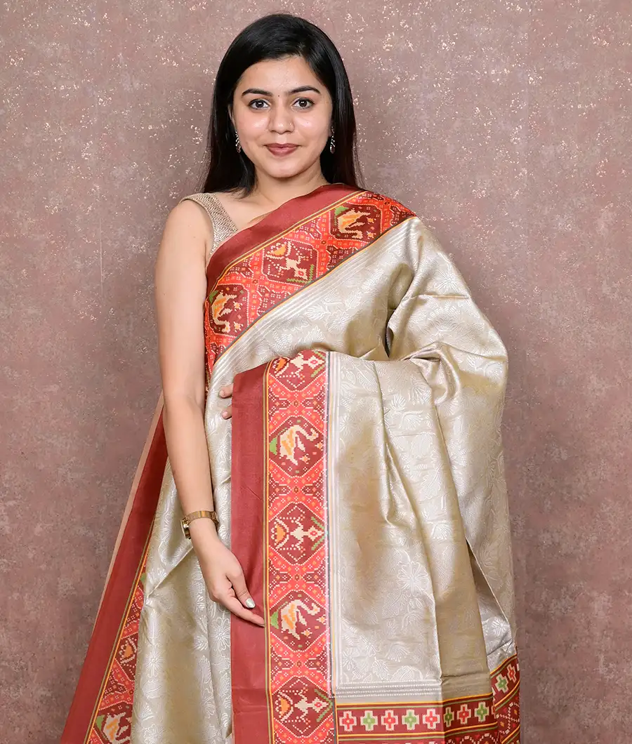 Beige Gold Saree with Red Maroon Choli & Silver Gold Tassel Details -  Seasons India