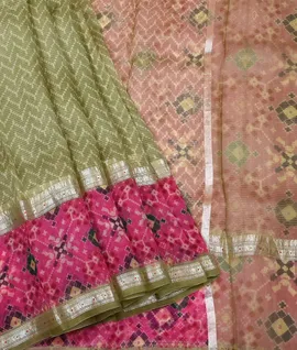 Manam Pure Organza Silk Handloom Saree - Green With Pink1