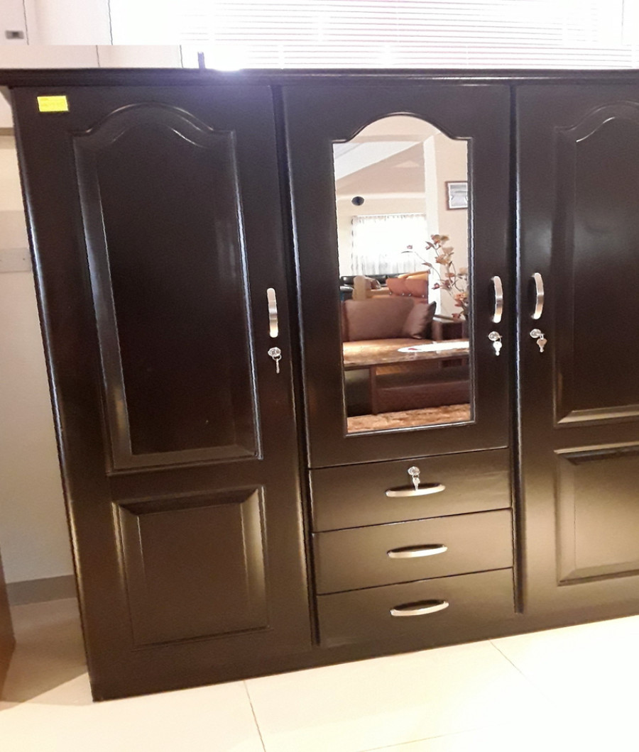 3 DOOR SOLID WOOD WARDROBE/ W MIRROR1