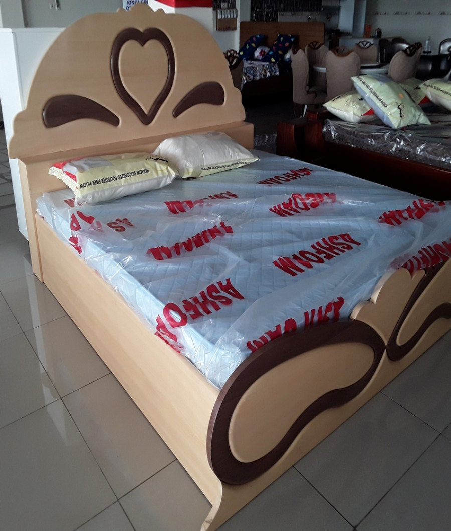 CARDINAL LOVE QUEEN BED1