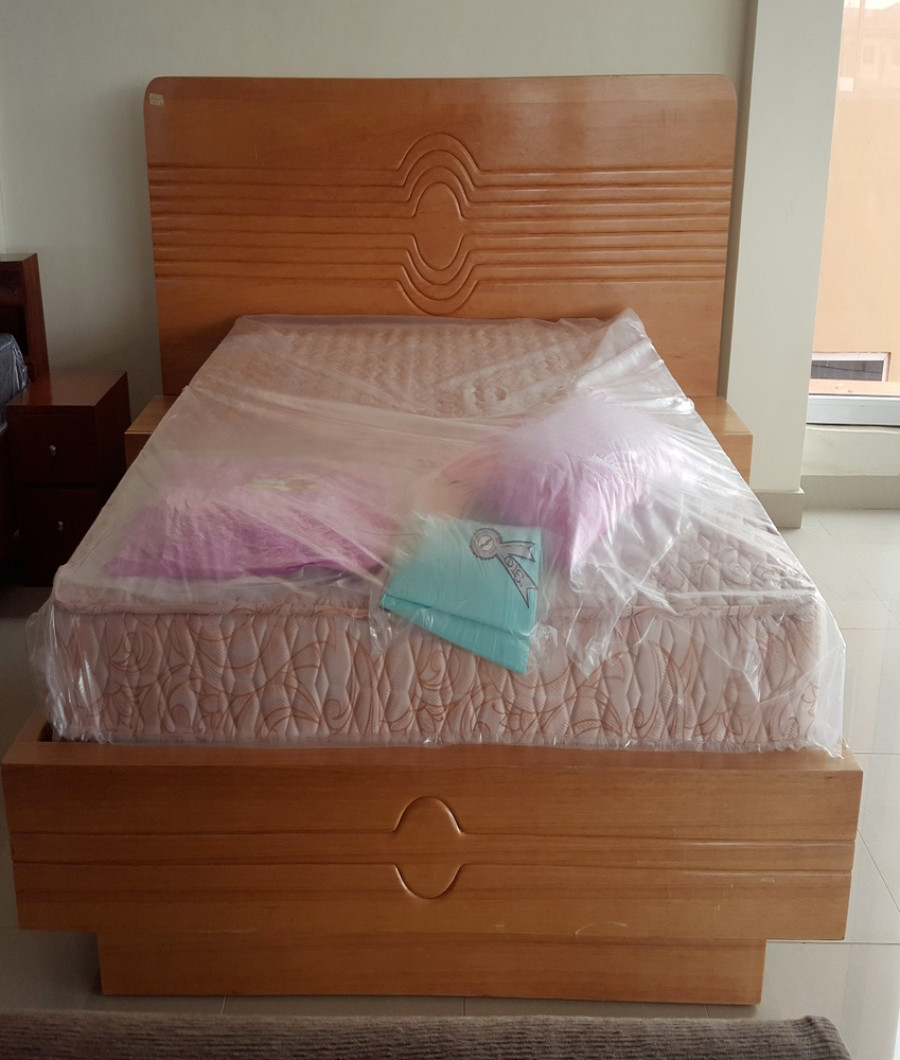 FLAT HEAD QUEEN BED1