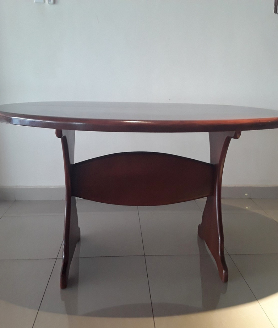 SOLID WOOD OVAL DINING TABLE – 6 SEATER2