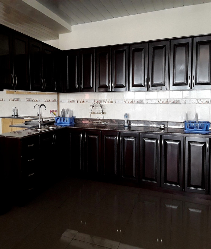 TRADITIONAL STYLE KITCHEN WITH GRANITE WORKTOP2