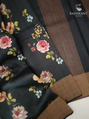 Black floral Printed Tussar Silk Saree4