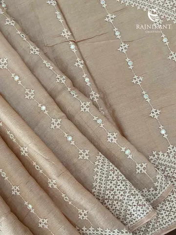 kutchwork-in-cream-hand-embroidered-tussar-silk-saree-rka5699-1-d