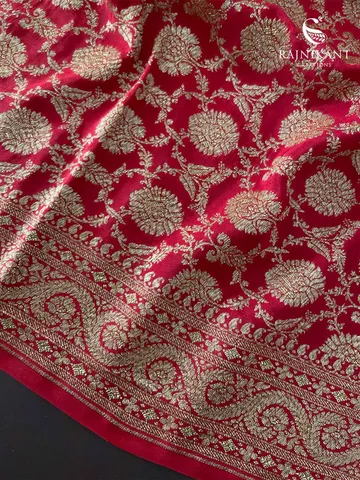 cream-red-banarasi-crepe-silk-saree-with-zari-buttis-paisley-weave-rka9685-e