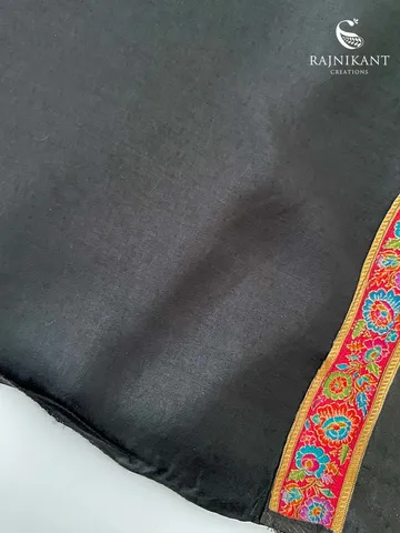 black-and-gold-banarasi-jacquard-saree-in-kashmiri-design-rka9547-1-e