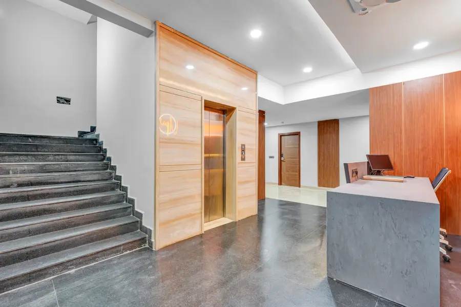 Click to view image upar-hotels-brookefield-reception-steps