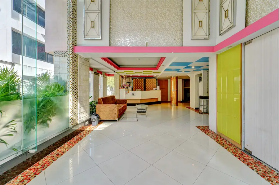 upar-hotels-sukhumvit-11-nana-c