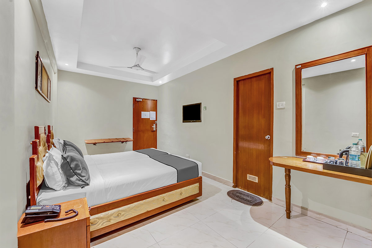 Twin Hotel Rooms in Kodambakkam, Chennai