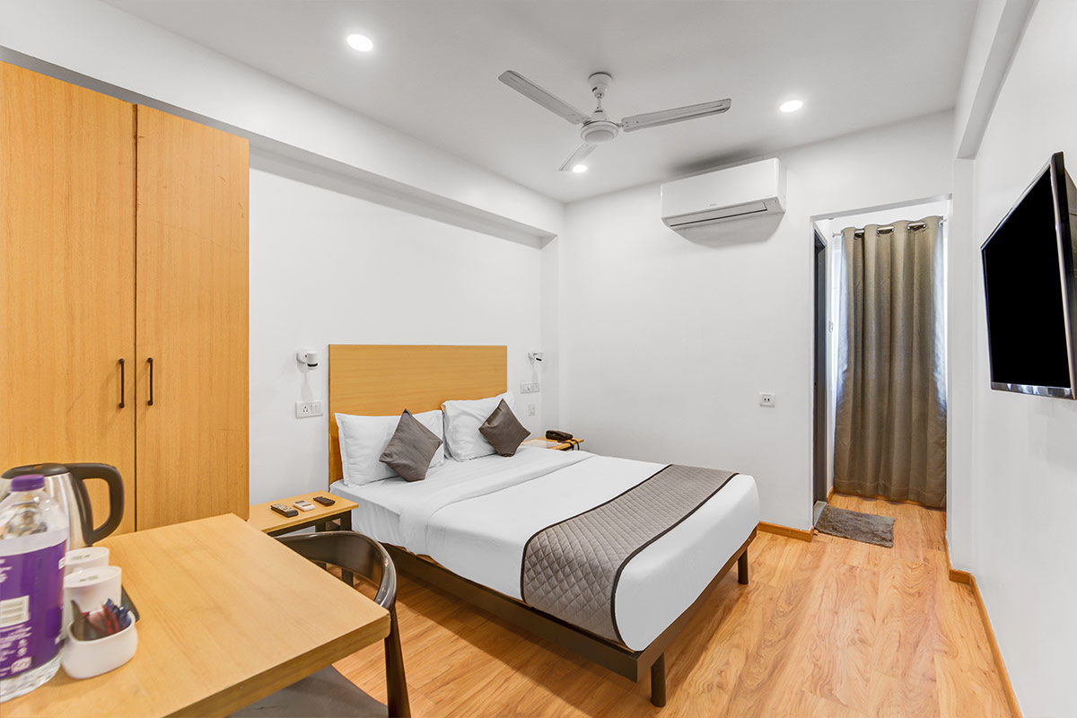  Classic Hotel Rooms in Thoraipakkam, OMR with Breakfast