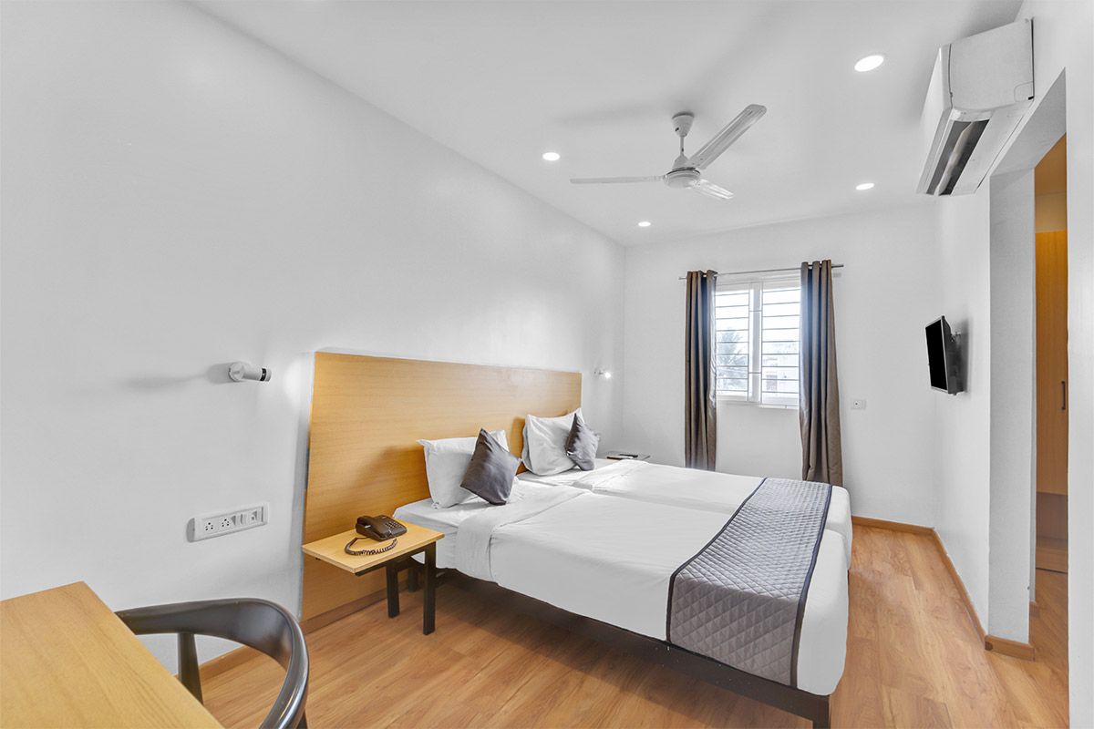 Twin Hotel Rooms in Thoraipakkam, OMR, Chennai