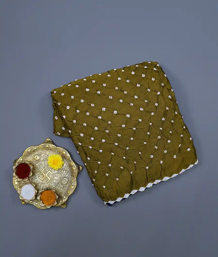 olive-green-modal-silk-satin-saree-bandhini-pichwai-pallu-hny00604-a