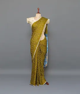 olive-green-modal-silk-satin-saree-bandhini-pichwai-pallu-hny00604-b