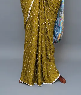 olive-green-modal-silk-satin-saree-bandhini-pichwai-pallu-hny00604-d