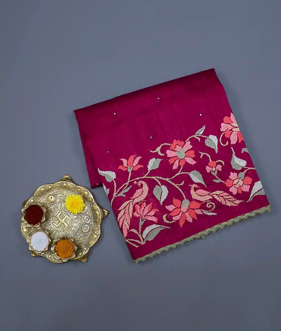 magenta-tussar-silk-saree-thread-embroidery-hand-mirror-work-lace-border-hny00608-a