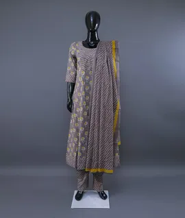 floral-motif-elegance-with-leheriya-hand-embroidered-contrast-yoke-hsk0005-b