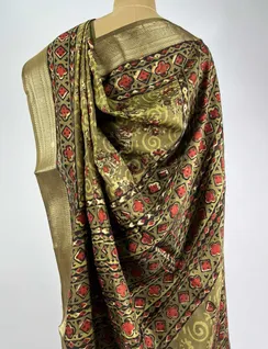 olive-color-bagru-print-silk-saree-hny0032-d