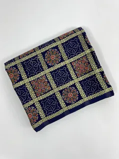 navy-blue-color-ajrak-print-on-modal-ghatchola-silk-saree-hny0364-a