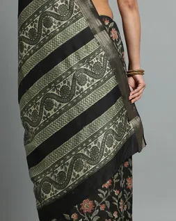 black-grey-ajrak-block-printed-zari-border-vegan-silk-saree-hny0487-d