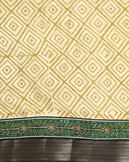 beige-and-green-colour-bagru-handblock-printed-vegan-silk-saree-hny0500-e