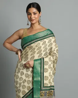 beige-and-contrast-green-colour-bagru-printed-vegan-silk-saree-hny0502-c