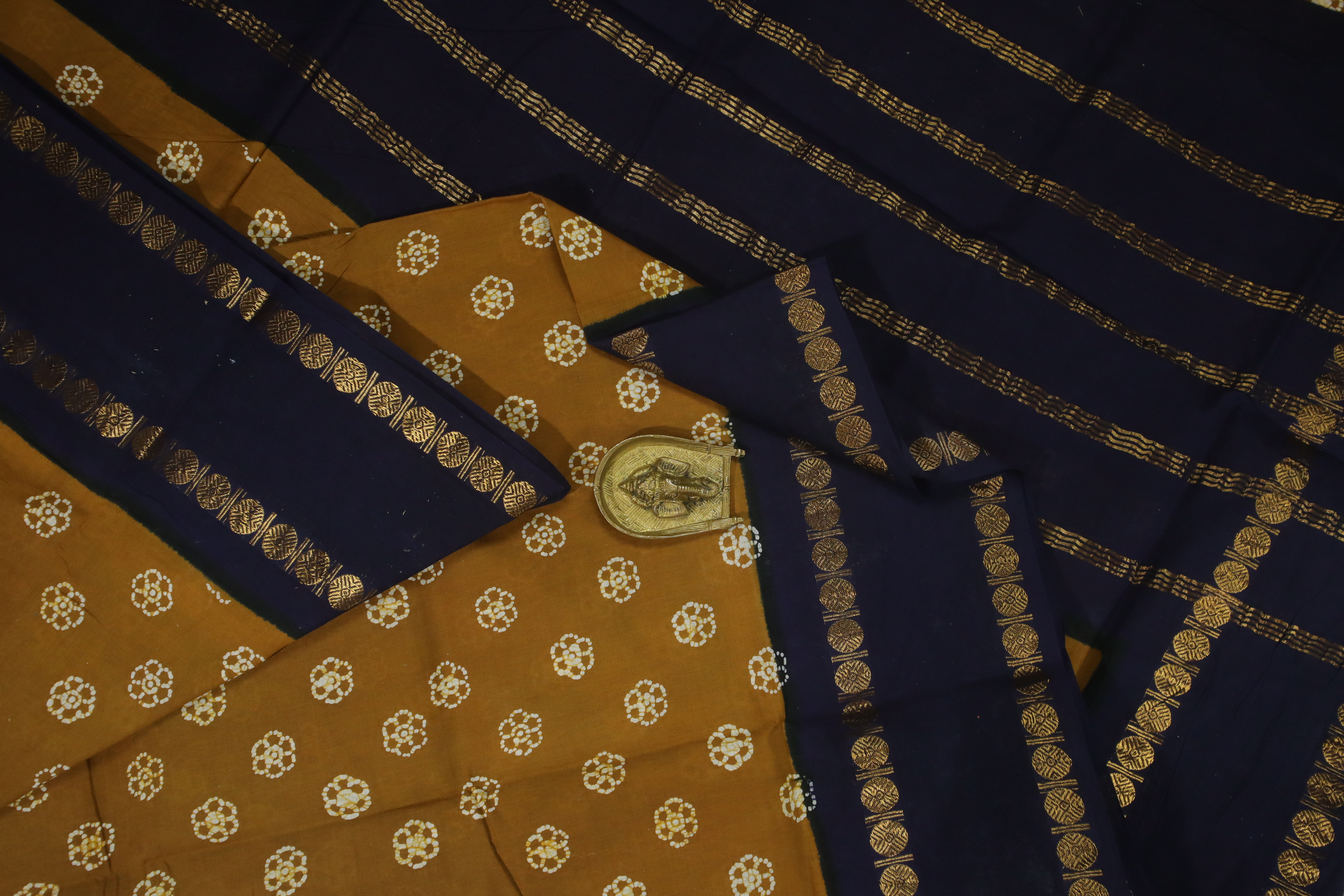 madurai-sungudi-saree-ss005639-a