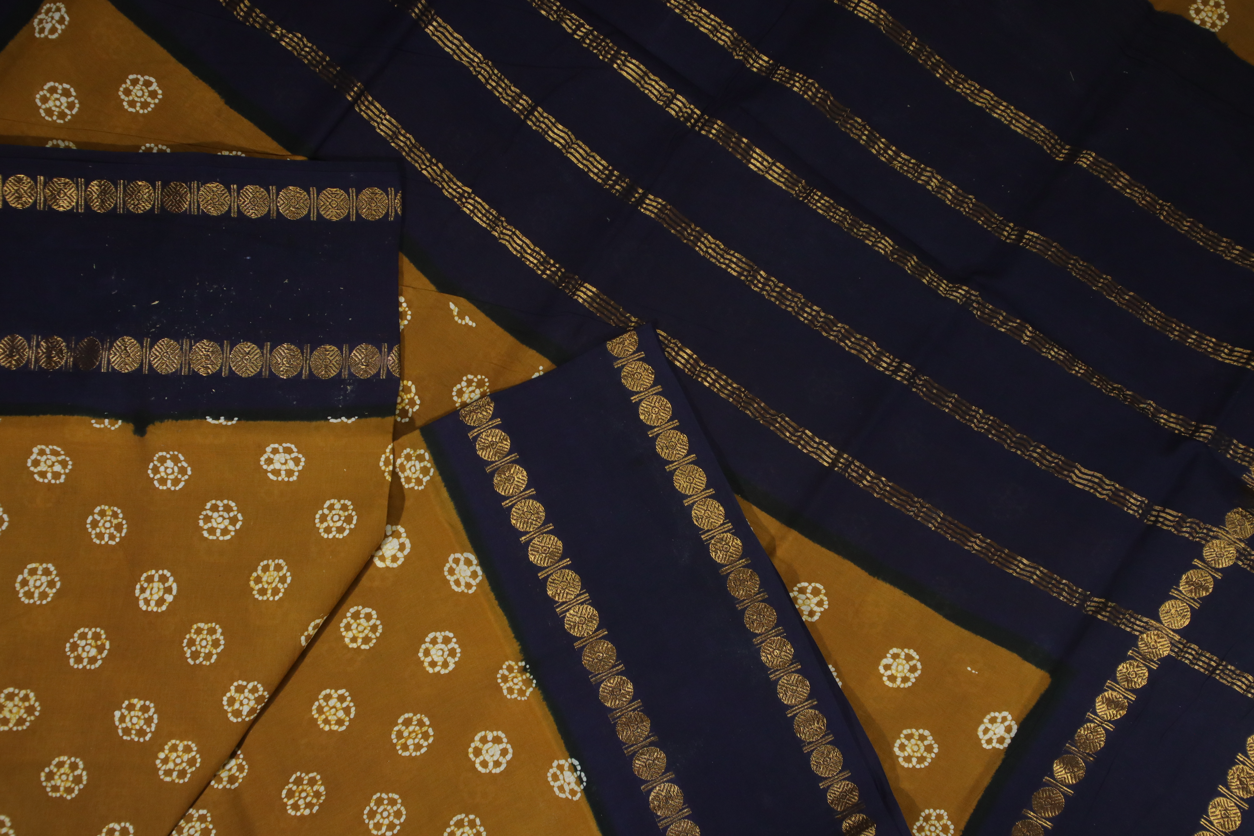 madurai-sungudi-saree-ss005639-b