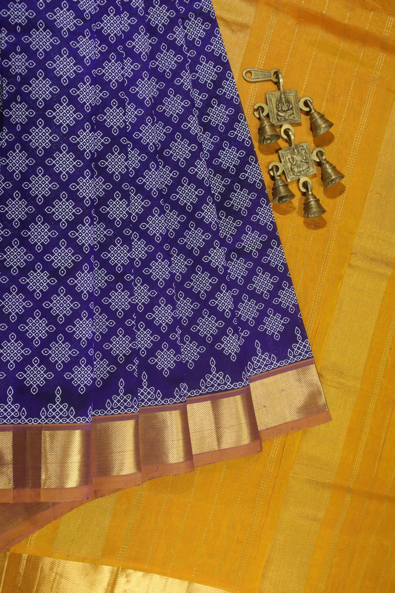 indigo-kolam-bavanji-border-kanchi-silk-cotton-saree-sc002739-a