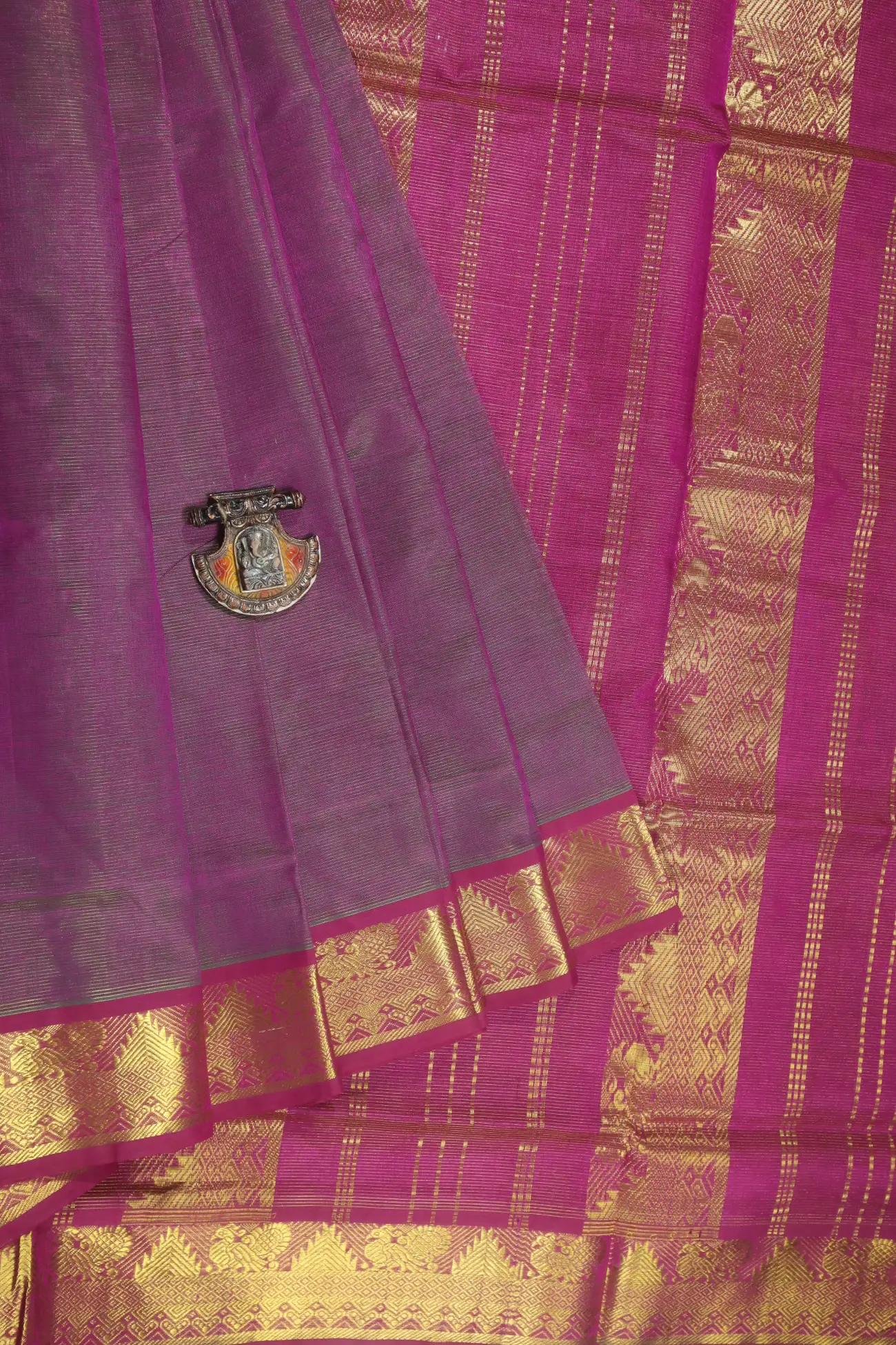 magenta-peacock-temple-vaira-oosi-diamond-needle-kanchi-silk-cotton-saree-sc002722-a