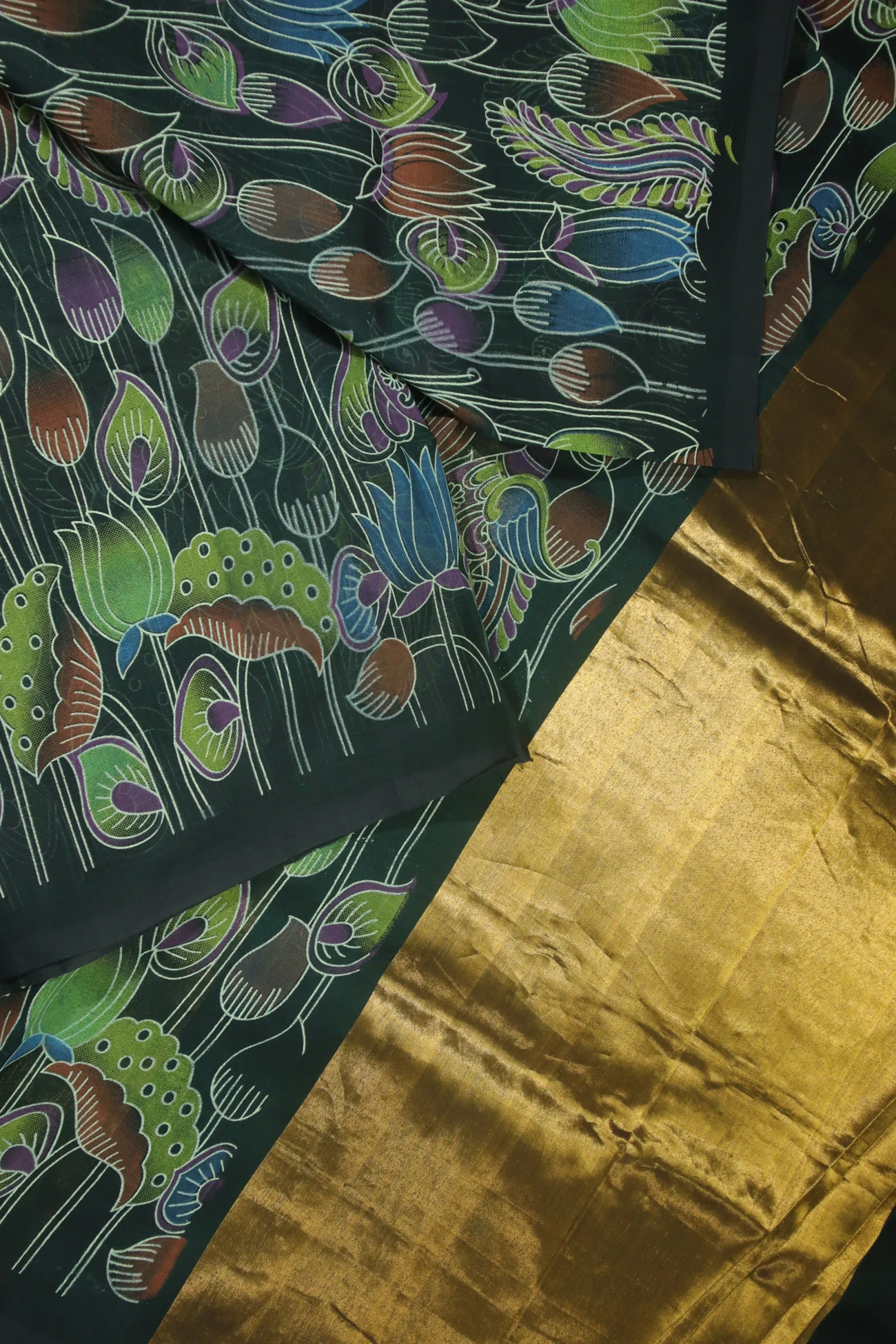 dark-green-peacock-flowers-kanchi-silk-cotton-saree-sc002731-b