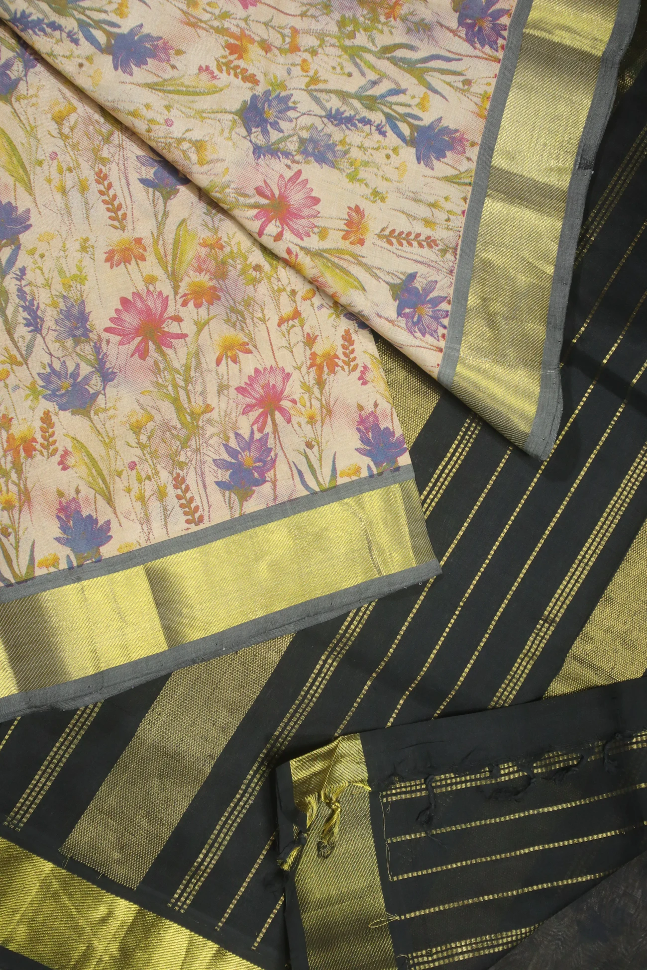 ivory-flowers-bavanji-border-kanchi-silk-cotton-saree-sc002741-c