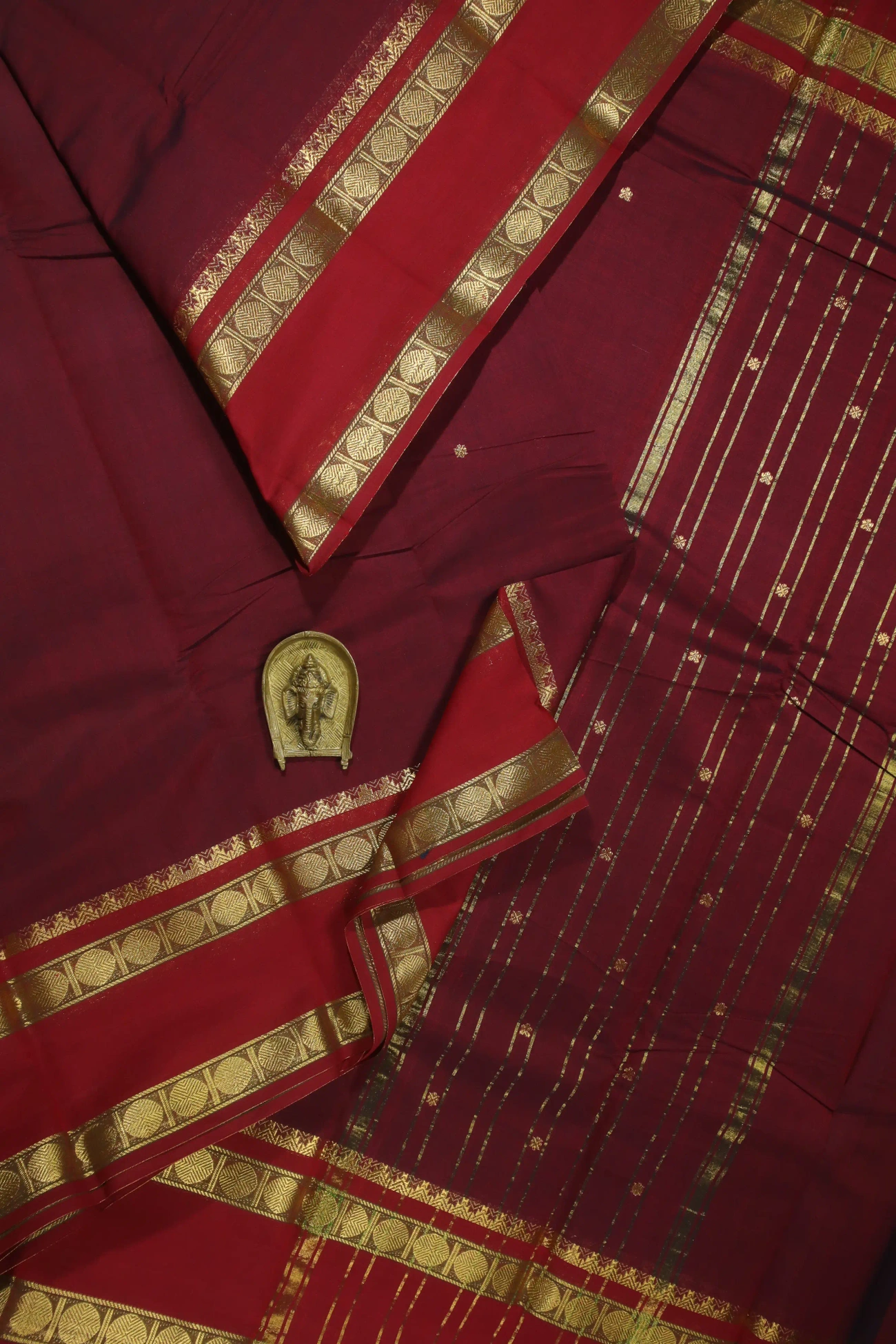 maroon-temple-ruthratcham-kundavai-saree-kun000004-a