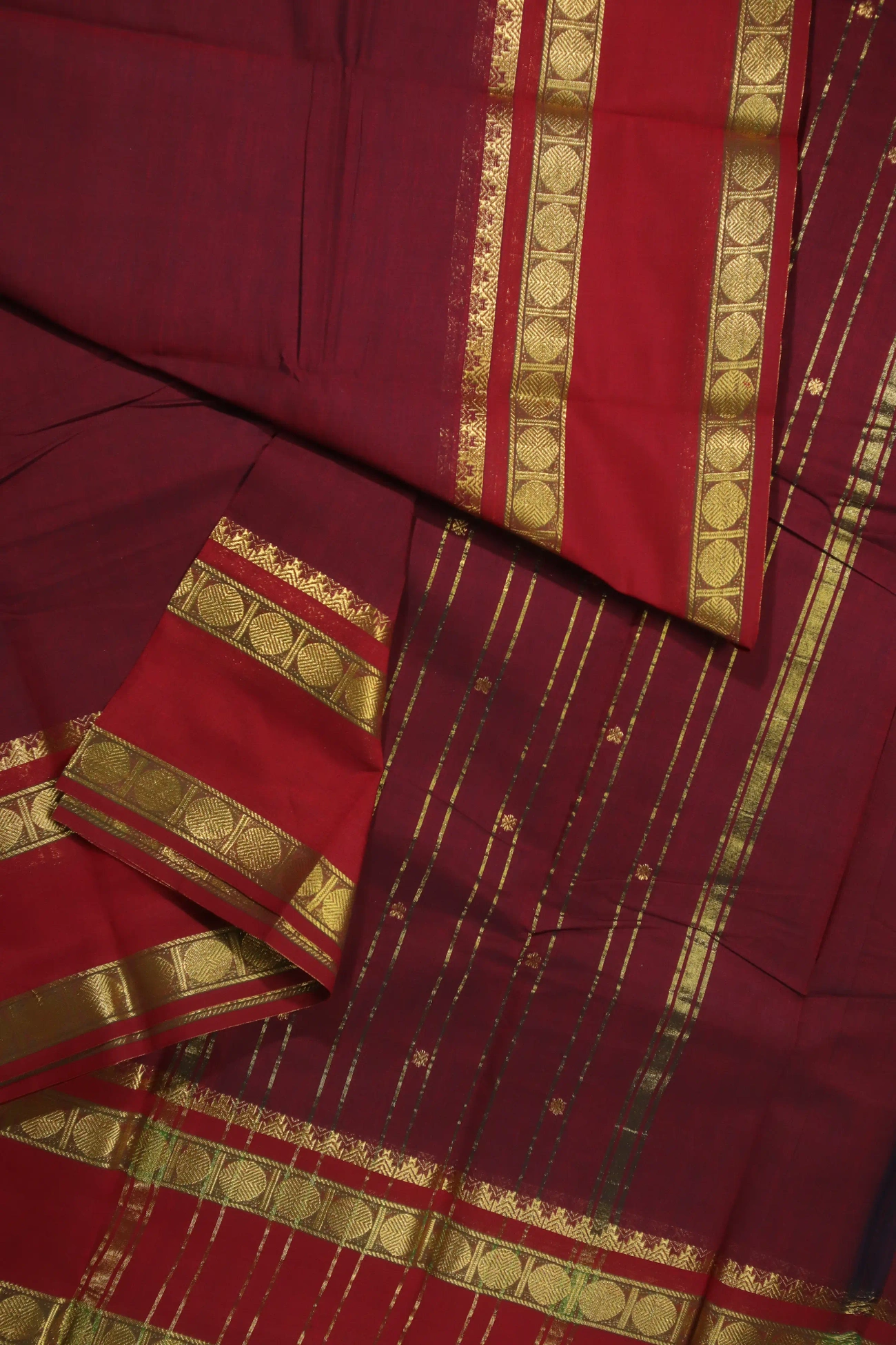 maroon-temple-ruthratcham-kundavai-saree-kun000004-b