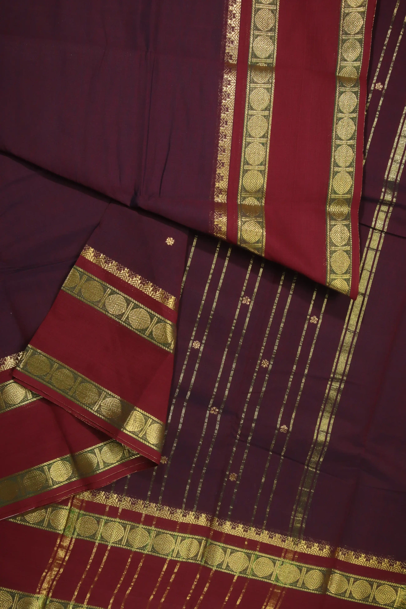 maroon-temple-ruthratcham-kundavai-saree-kun000012-b