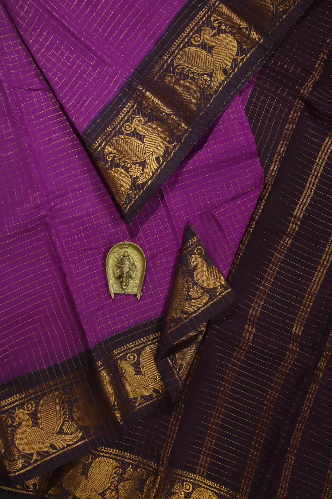 magenta-peacock-madurai-sungudi-saree-ss005787-a