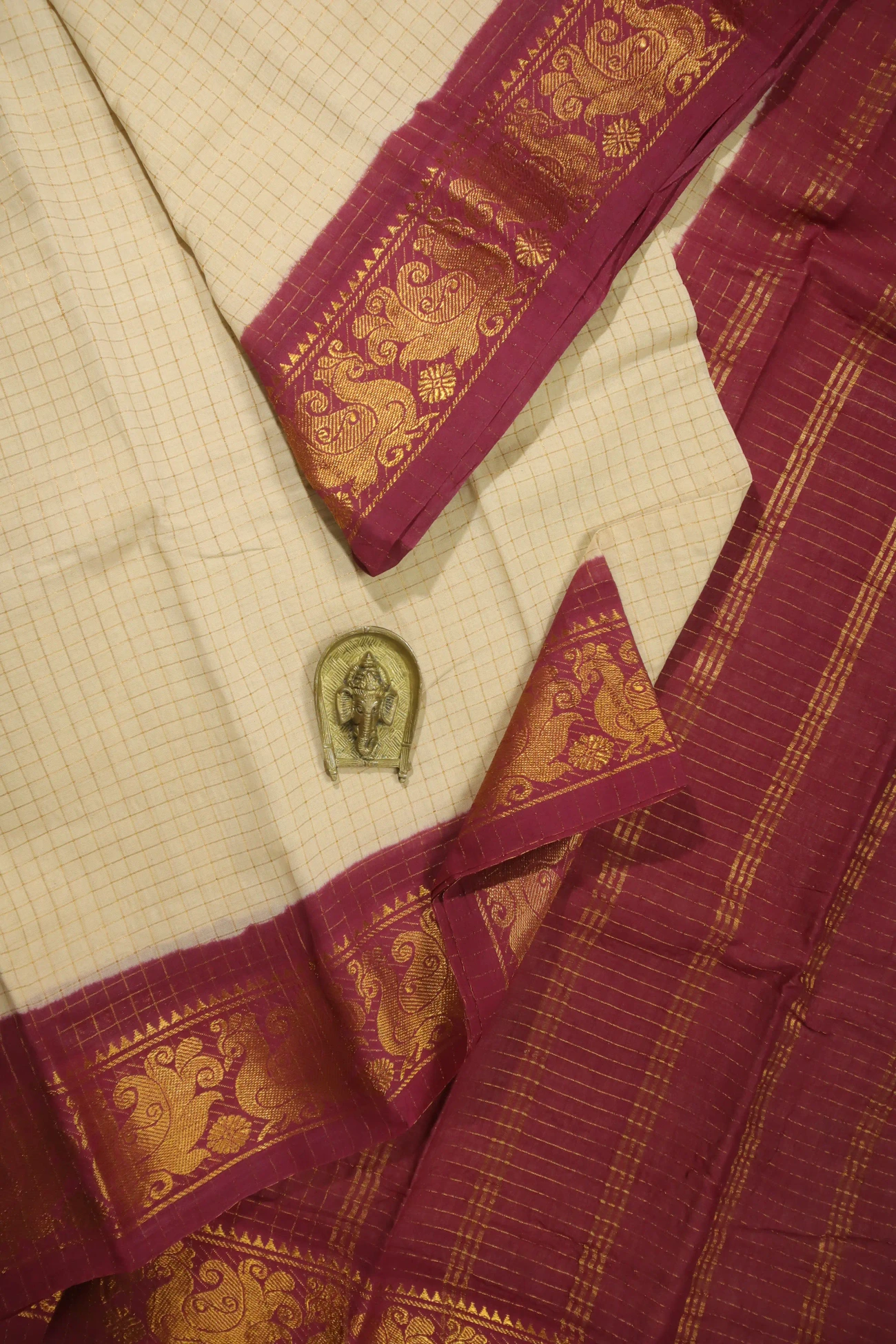 ivory-peacock-madurai-sungudi-saree-ss005792-a