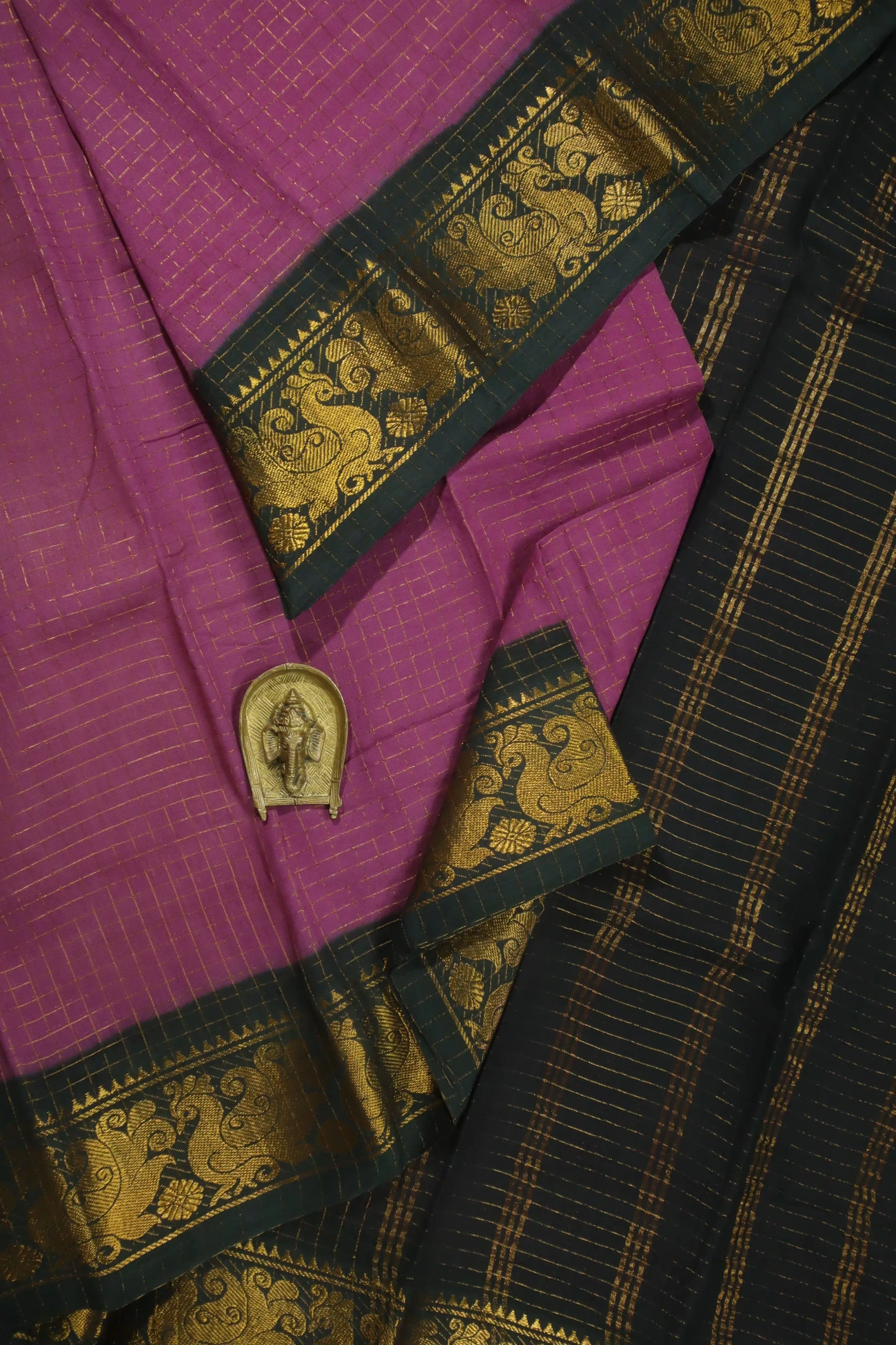 plum-peacock-madurai-sungudi-saree-ss005791-a