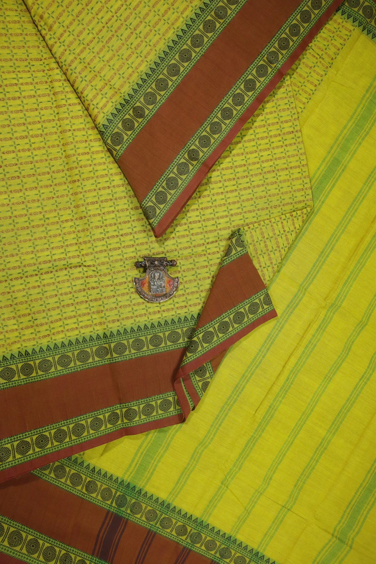 goldenrod-plus-checked-grand-chettinad-saree-uu005312-a