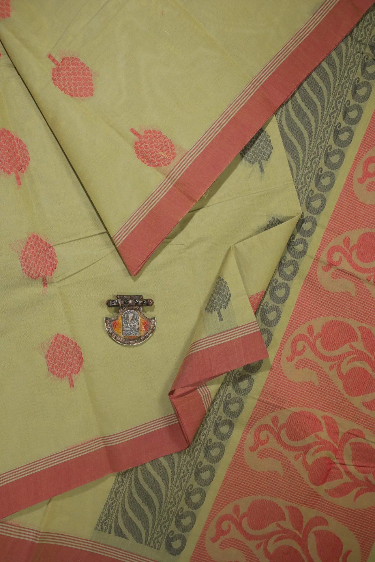 ivory-flower-coimbatore-cotton-saree-cbe000253-a