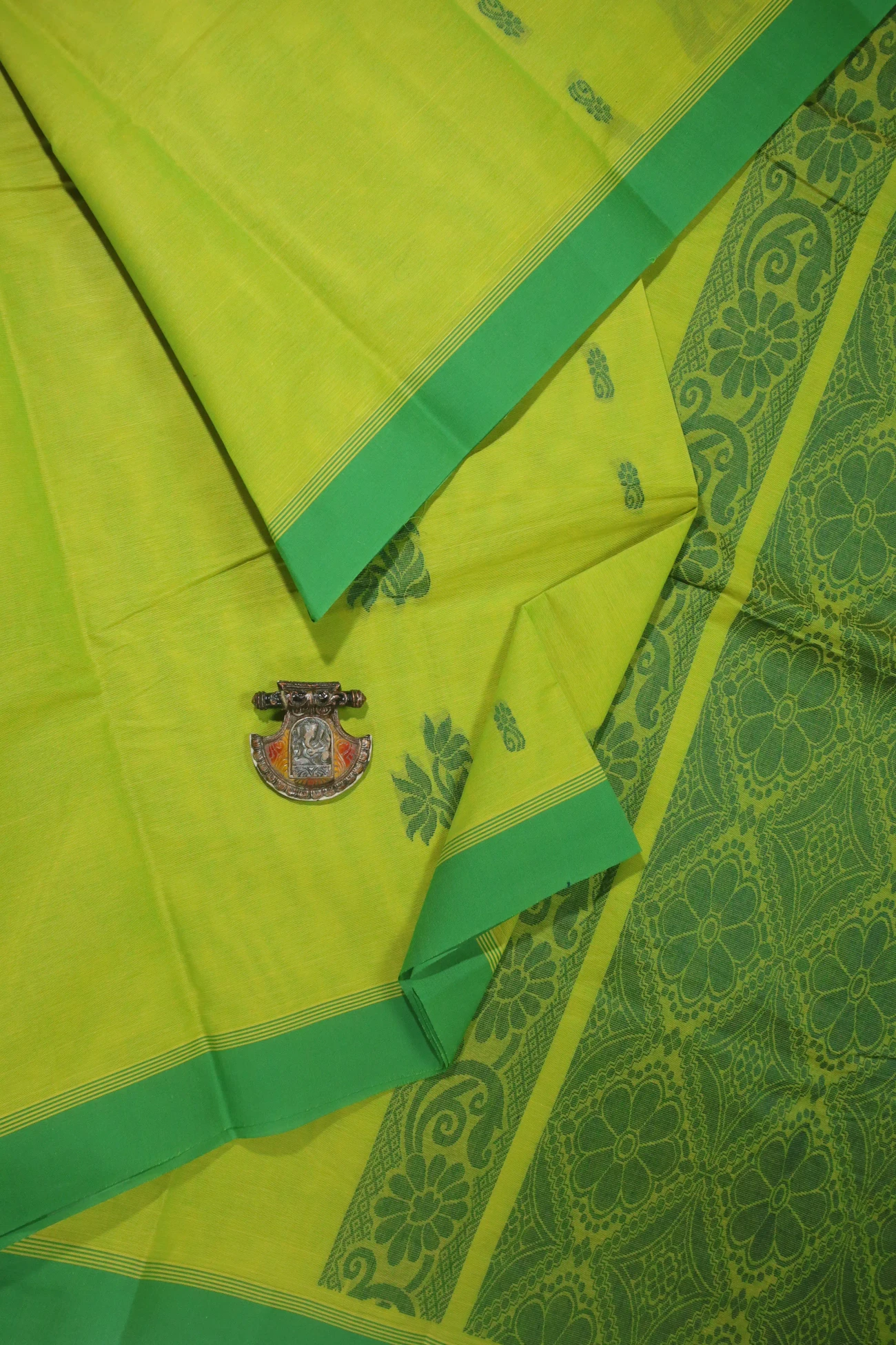 light-green-flower-coimbatore-cotton-saree-cbe000217-a