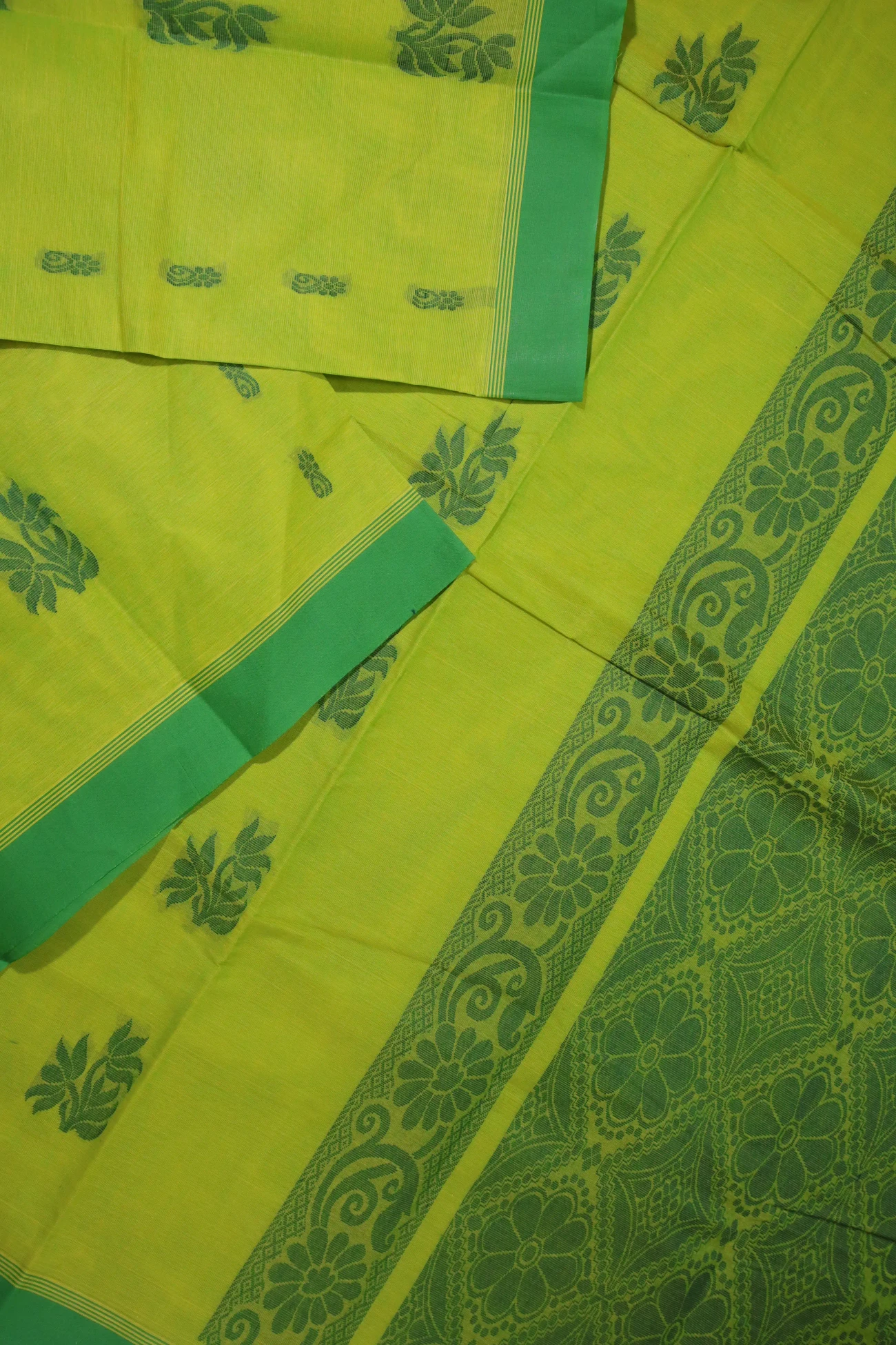 light-green-flower-coimbatore-cotton-saree-cbe000217-b