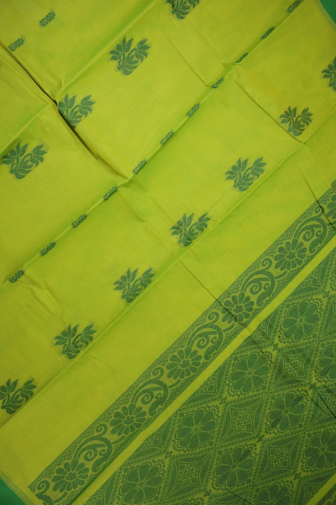 light-green-flower-coimbatore-cotton-saree-cbe000217-c