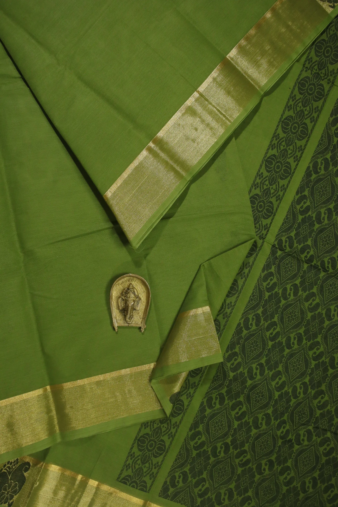 green-flower-peacock-coimbatore-cotton-saree-cbe000257-a