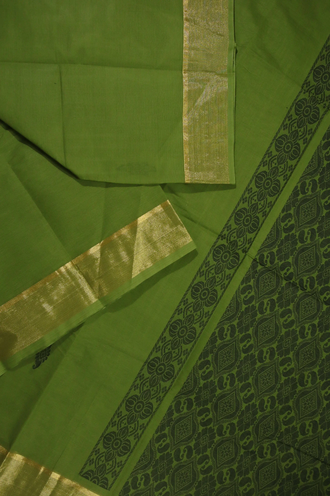 green-flower-peacock-coimbatore-cotton-saree-cbe000257-b