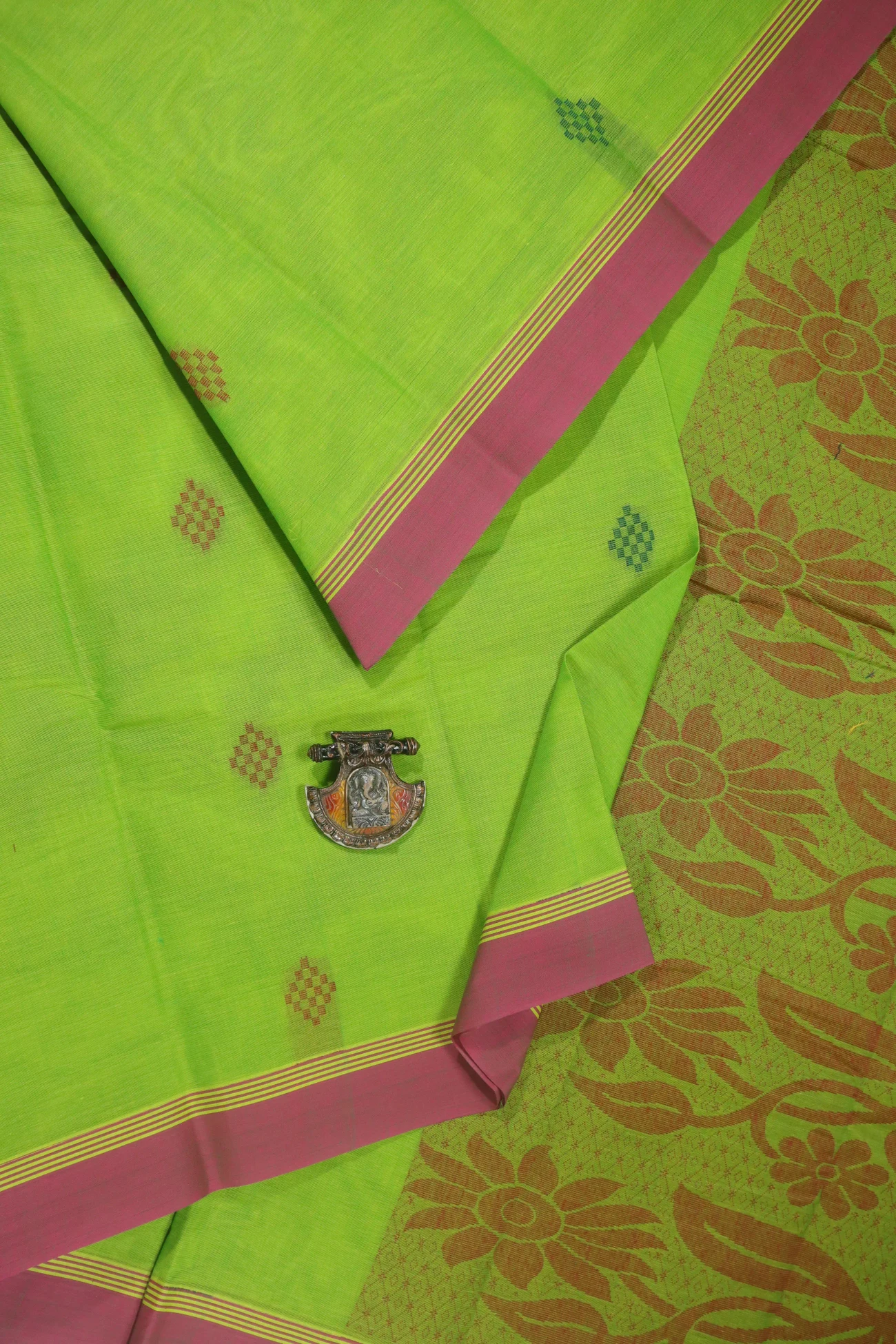 light-green-buttas-coimbatore-cotton-saree-cbe000265-a